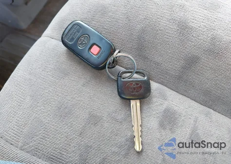 2001 Toyota Sienna Le z USA, uszkodzony, nr VIN 4T3ZF13CX1U372380